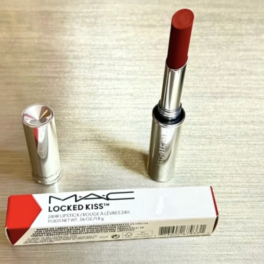 MAC LOCKED KISS 24HR LIPSTICK in VICIOUS (burnt orange) F/S .06 Oz.‎ NEW IN BOX!
